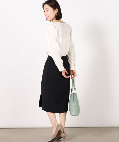 NOLLEY’S Sophi(ノーリーズソフィ)の「ストレッチジョーゼットギャザースリーブブラウス(シャツ/ブラウス・レディース・ベージュ/オフホワイト/グレイッシュブルー・38)」の8枚目の写真