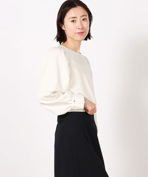 NOLLEY’S Sophi(ノーリーズソフィ)の「ストレッチジョーゼットギャザースリーブブラウス(シャツ/ブラウス・レディース・ベージュ/オフホワイト/グレイッシュブルー・38)」の11枚目の写真