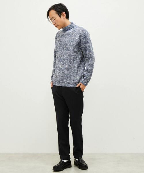 MEN'S MELROSE(メンズメルローズ)の「AC/W/Cスラブオフタートルセーター(ニット/セーター・メンズ・ブルー/ブラック×ホワイト/グレイッシュベージュ・3/4)」の4枚目の写真