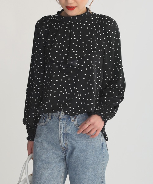 PICCIN（ピッチン）の「ドットプリントフリルネックブラウス（シャツ/ブラウス・レディース・ブラック/オフホワイト・M）」の2枚目の写真