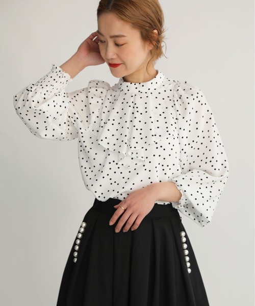 PICCIN（ピッチン）の「ドットプリントフリルネックブラウス（シャツ/ブラウス・レディース・ブラック/オフホワイト・M）」の3枚目の写真