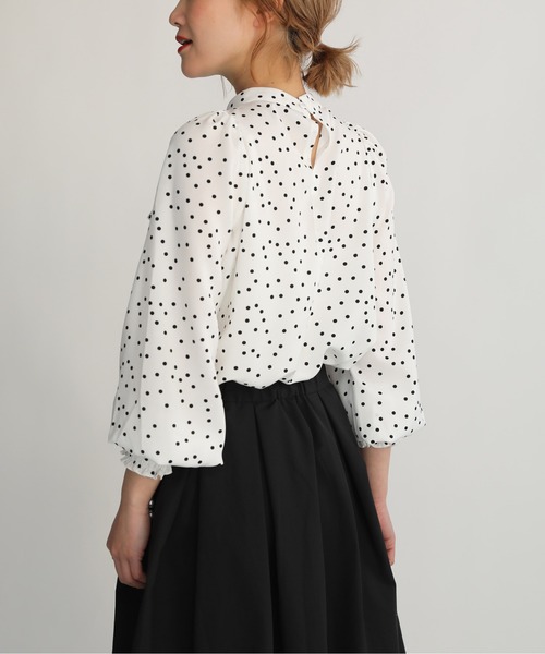 PICCIN（ピッチン）の「ドットプリントフリルネックブラウス（シャツ/ブラウス・レディース・ブラック/オフホワイト・M）」の5枚目の写真
