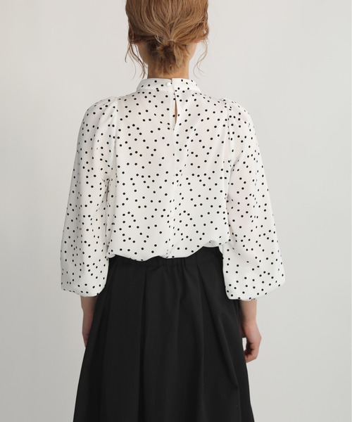 PICCIN（ピッチン）の「ドットプリントフリルネックブラウス（シャツ/ブラウス・レディース・ブラック/オフホワイト・M）」の6枚目の写真