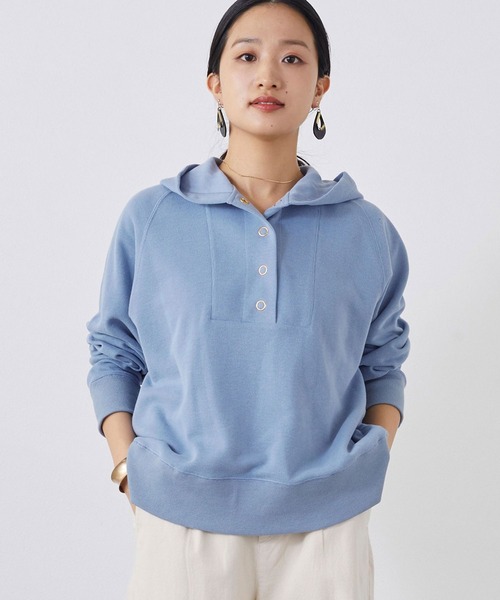 NICOLE white（ニコルホワイト）の「スキッパーフードプルオーバー（パーカー・レディース・イエロー/サックスブルー/チャコールグレー・FREE）」の3枚目の写真