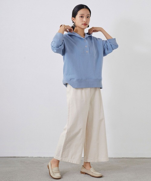 NICOLE white（ニコルホワイト）の「スキッパーフードプルオーバー（パーカー・レディース・イエロー/サックスブルー/チャコールグレー・FREE）」の18枚目の写真