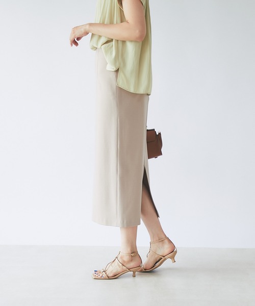 RIVE DROITE(リヴドロワ)の「滑らかで肌触りの良い美シルエット/ポンチストレートタイトスカート(スカート・レディース・ブラック/ベージュ/カーキ/ブルー・36/38/40)」の5枚目の写真