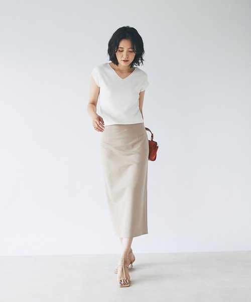 RIVE DROITE(リヴドロワ)の「滑らかで肌触りの良い美シルエット/ポンチストレートタイトスカート(スカート・レディース・ブラック/ベージュ/カーキ/ブルー・36/38/40)」の20枚目の写真