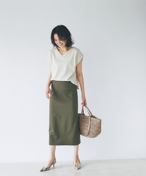 RIVE DROITE(リヴドロワ)の「滑らかで肌触りの良い美シルエット/ポンチストレートタイトスカート(スカート・レディース・ブラック/ベージュ/カーキ/ブルー・36/38/40)」の11枚目の写真