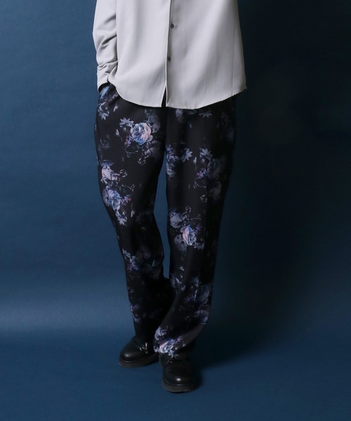 ANPAS（アンパス）の「Georgette Total Pattern Print Crease Wide Thickness Pants/ジョーゼット 総柄プリント センタープリーツ ワイドとろみパンツ  カラーパンツ セットアップ対応（その他パンツ・メンズ・ブラック系その他/グレー系その他/ブラウン系その他/ブルー系その他/ブラック系その他2/ブラウン系その他2/ブラック系その他5/ブラック系その他4/ブラック系その他3/ブラウン系その他3/ブラウン系その他4/ブラック系その他6/ブラック系2/ブラック系/ブラック系1・M/L）」の3枚目の写真