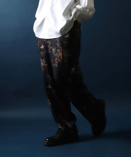 ANPAS（アンパス）の「Georgette Total Pattern Print Crease Wide Thickness Pants/ジョーゼット 総柄プリント センタープリーツ ワイドとろみパンツ  カラーパンツ セットアップ対応（その他パンツ・メンズ・ブラック系その他/グレー系その他/ブラウン系その他/ブルー系その他/ブラック系その他2/ブラウン系その他2/ブラック系その他5/ブラック系その他4/ブラック系その他3/ブラウン系その他3/ブラウン系その他4/ブラック系その他6/ブラック系2/ブラック系/ブラック系1・M/L）」の6枚目の写真