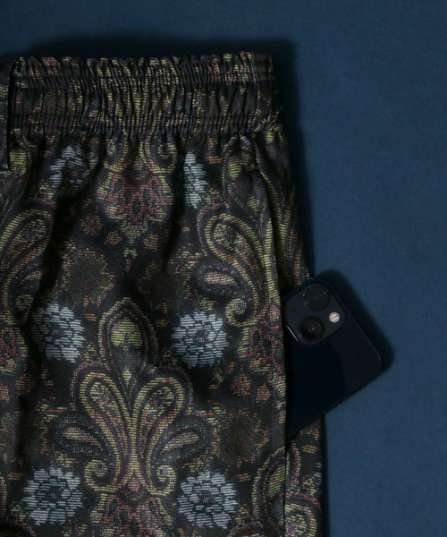 ANPAS（アンパス）の「Georgette Total Pattern Print Crease Wide Thickness Pants/ジョーゼット 総柄プリント センタープリーツ ワイドとろみパンツ  カラーパンツ セットアップ対応（その他パンツ・メンズ・ブラック系その他/グレー系その他/ブラウン系その他/ブルー系その他/ブラック系その他2/ブラウン系その他2/ブラック系その他5/ブラック系その他4/ブラック系その他3/ブラウン系その他3/ブラウン系その他4/ブラック系その他6/ブラック系2/ブラック系/ブラック系1・M/L）」の20枚目の写真