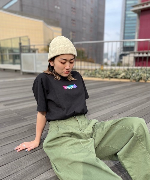 MILKFED.(ミルクフェド)の「MILKFED. × MANASTASH /ミルクフェド×マナスタッシュ MOUNTAIN COLOR LOGO T-SHIRT マウンテンカラーロゴTシャツ(Tシャツ/カットソー・レディース・ホワイト/ブラック・MEDIUM/LARGE/X-LARGE)」の4枚目の写真