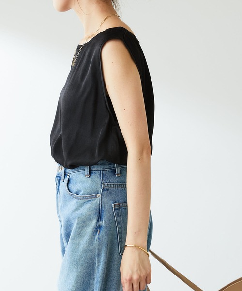 COLLAGE GALLARDAGALANTE(コラージュガリャルダガランテ)の「探してたキレイ目に使えるタンク/サテンタンク(タンクトップ・レディース・ブラック/ベージュ/パープル・FREE)」の18枚目の写真