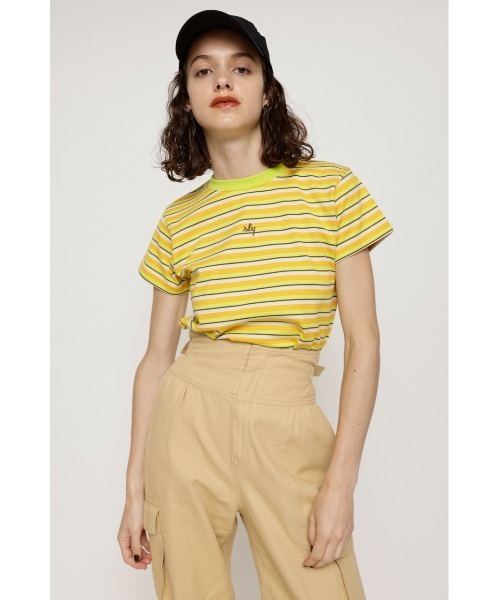 SLY(スライ)の「COMPACT SLY LOGO T/SH コンパクト スライ ロゴ Tシャツ(Tシャツ/カットソー・レディース・レッド/オフホワイト/ブラック系その他2/グリーン系その他2・FREE)」の1枚目の写真