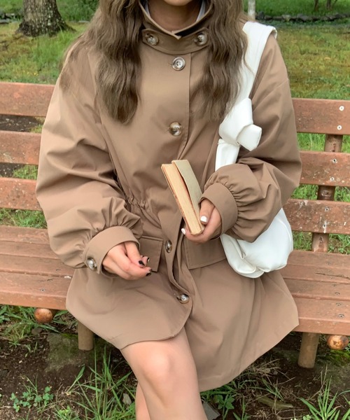 LAUIR（ラウアー）の「スタンドカラーウエストドロストミドルコート（その他アウター・レディース・ブラック/ベージュ/ブラウン・MEDIUM/LARGE）」の2枚目の写真