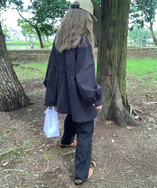 LAUIR（ラウアー）の「スタンドカラーウエストドロストミドルコート（その他アウター・レディース・ブラック/ベージュ/ブラウン・MEDIUM/LARGE）」の9枚目の写真