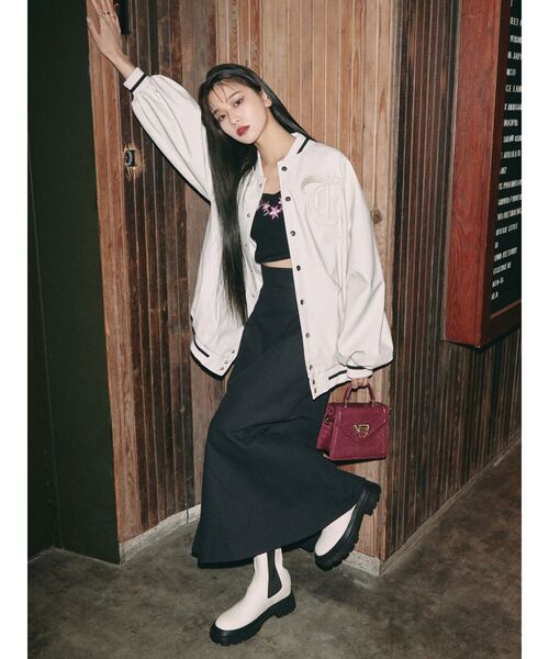 EVRIS（エヴリス）の「Embroideryニットキャミトップス（キャミソール・レディース・ブラック/レッド/ブルー・FREE）」の4枚目の写真