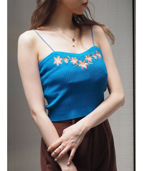 EVRIS（エヴリス）の「Embroideryニットキャミトップス（キャミソール・レディース・ブラック/レッド/ブルー・FREE）」の12枚目の写真