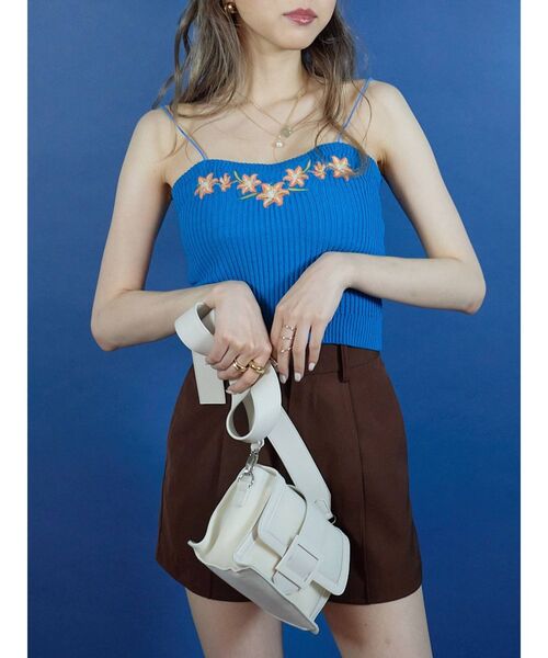 EVRIS（エヴリス）の「Embroideryニットキャミトップス（キャミソール・レディース・ブラック/レッド/ブルー・FREE）」の17枚目の写真