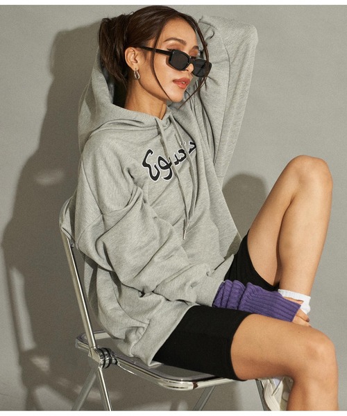 ANAP（アナップ）の「デザイン刺繍裏毛フーディー（パーカー・レディース・ネイビー/ブラック/グレー・FREE）」の2枚目の写真