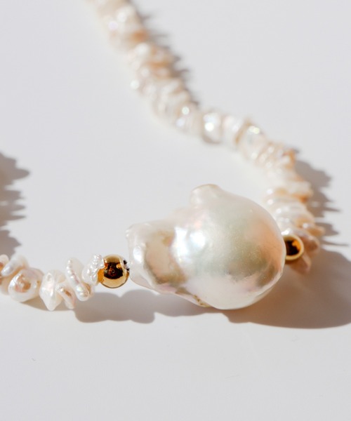 TUWAKRIM（トゥワクリム）の「バロックパールチョーカー（チョーカー・レディース・ゴールド/オフホワイト・M）」の9枚目の写真