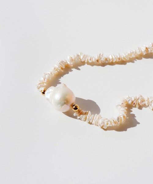 TUWAKRIM（トゥワクリム）の「バロックパールチョーカー（チョーカー・レディース・ゴールド/オフホワイト・M）」の5枚目の写真