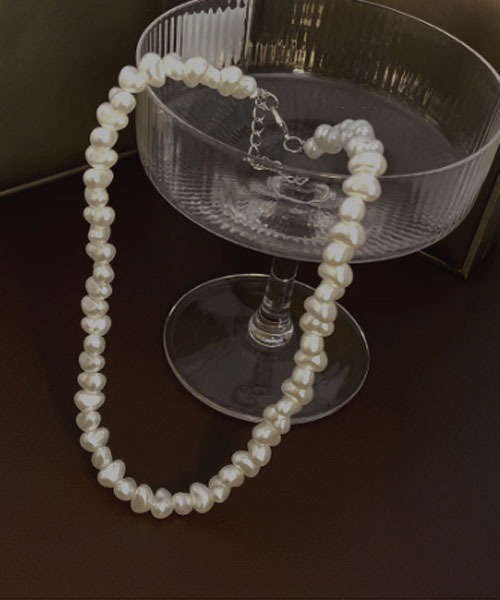 VIBGYOR Women（ヴィブジョー　ウィメン）の「【resonance】淡水パール風 シンプル ネックレス【オケージョン】（ネックレス・レディース・ホワイト・FREE）」の3枚目の写真