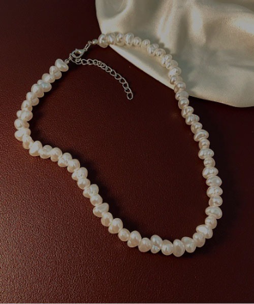 VIBGYOR Women（ヴィブジョー　ウィメン）の「【resonance】淡水パール風 シンプル ネックレス【オケージョン】（ネックレス・レディース・ホワイト・FREE）」の2枚目の写真