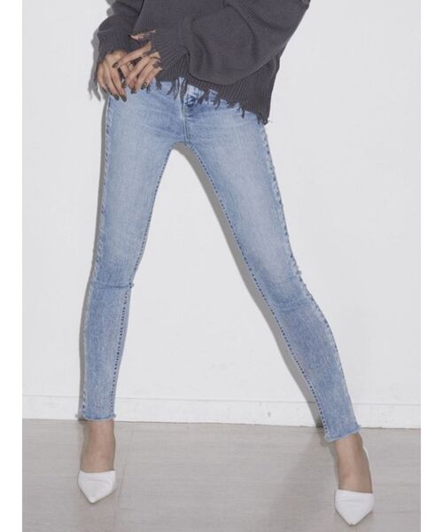 GYDA（ジェイダ）の「ミドルウエスト G SQUAREレーザーデザインスキニーデニムパンツ（デニムパンツ・レディース・ライトブルー/インディゴブルー・SMALL/MEDIUM/X-SMALL）」の2枚目の写真