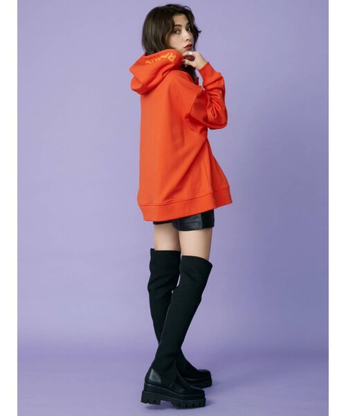 EVRIS（エヴリス）の「オーバーサイズカラーフーディー（パーカー・レディース・オレンジ/ホワイト/ブラック・FREE）」の5枚目の写真