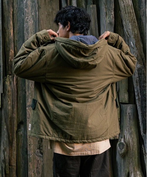 go slow caravan（ゴースローキャラバン）の「COBMASTER/コブマスター　タキビズキ フーディパディングJKT（ブルゾン・メンズ・ダークグレー/ベージュ/カーキ・MEDIUM/LARGE/X-LARGE）」の15枚目の写真