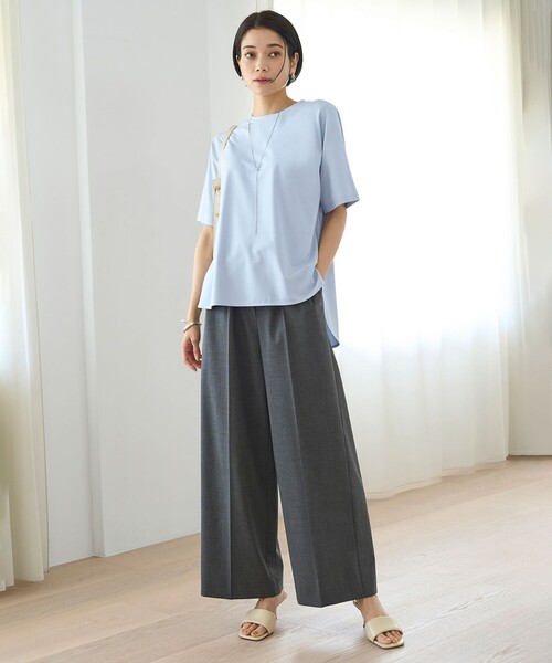 UNFILO(アンフィーロ)の「BEAUTY FORM フォルムTシャツ(Tシャツ/カットソー・レディース・サックスブルー系/ホワイト系/イエロー系/グレー系/ベージュ系2/ネイビー系2/ブラック系・SMALL/LARGE/MEDIUM)」の9枚目の写真