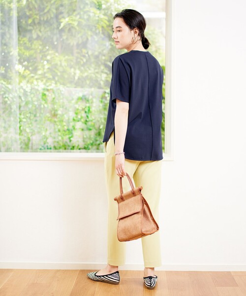 UNFILO(アンフィーロ)の「BEAUTY FORM フォルムTシャツ(Tシャツ/カットソー・レディース・サックスブルー系/ホワイト系/イエロー系/グレー系/ベージュ系2/ネイビー系2/ブラック系・SMALL/LARGE/MEDIUM)」の13枚目の写真