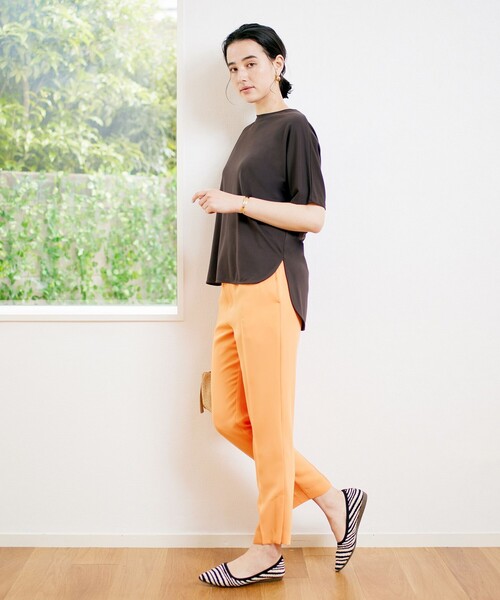 UNFILO(アンフィーロ)の「BEAUTY FORM フォルムTシャツ(Tシャツ/カットソー・レディース・サックスブルー系/ホワイト系/イエロー系/グレー系/ベージュ系2/ネイビー系2/ブラック系・SMALL/LARGE/MEDIUM)」の14枚目の写真