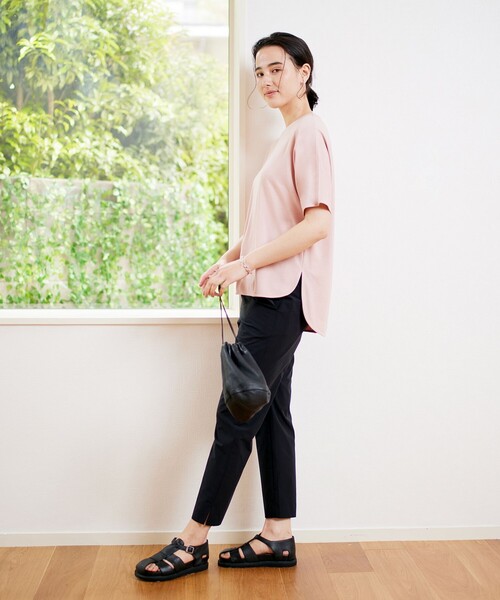 UNFILO(アンフィーロ)の「BEAUTY FORM フォルムTシャツ(Tシャツ/カットソー・レディース・サックスブルー系/ホワイト系/イエロー系/グレー系/ベージュ系2/ネイビー系2/ブラック系・SMALL/LARGE/MEDIUM)」の15枚目の写真