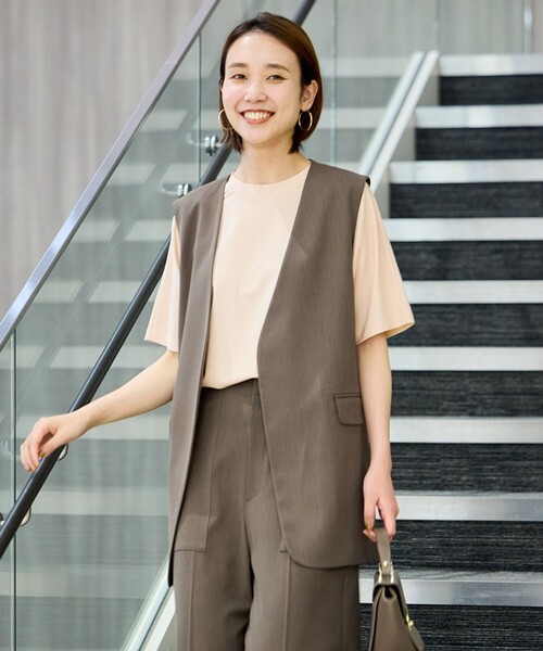 UNFILO(アンフィーロ)の「BEAUTY FORM フォルムTシャツ(Tシャツ/カットソー・レディース・サックスブルー系/ホワイト系/イエロー系/グレー系/ベージュ系2/ネイビー系2/ブラック系・SMALL/LARGE/MEDIUM)」の16枚目の写真