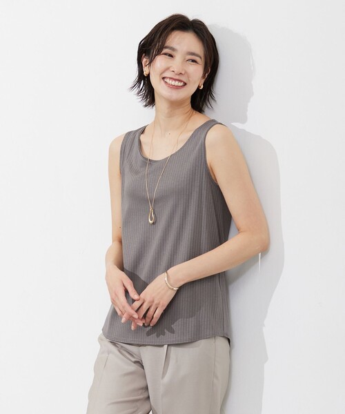 J.PRESS(ジェイプレス)の「コットンリブ ノースリーブ カットソー(タンクトップ・レディース・ライトグレー系/ブラウン系/ホワイト系/ネイビー系・MEDIUM/LARGE)」の3枚目の写真
