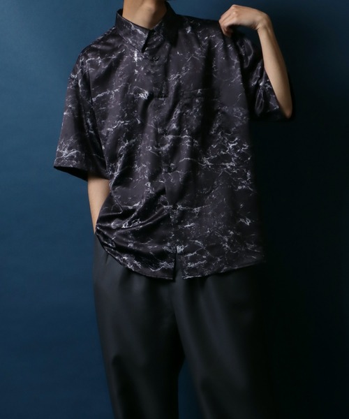ANPAS（アンパス）の「Satin Total Pattern Print Oversized Shirt/サテン 総柄プリント オーバーサイズ とろみシャツ（シャツ/ブラウス・メンズ・ホワイト系その他/ブルー系その他/グリーン系その他/ブラック系その他2/ブラック系その他/ホワイト系その他2/ブラック系その他3・M/L/LL）」の18枚目の写真