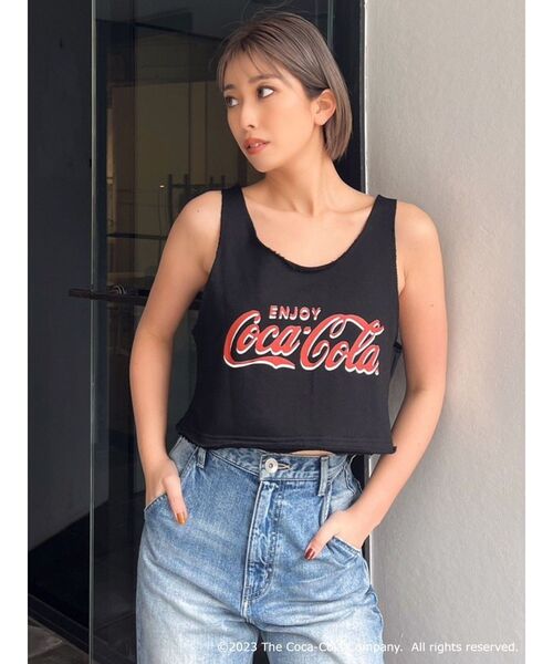GYDA(ジェイダ)の「Coca-Cola LOOSE ショートタンクトップ(タンクトップ・レディース・ブラック/レッド/オフホワイト・FREE)」の2枚目の写真