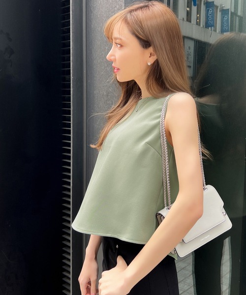 KOBE LETTUCE（コウベレタス）の「[ 岡部あゆみさんコラボ ]選べる2タイプノースリーブ＆ショートスリーブトップス（シャツ/ブラウス・レディース・オフホワイト/ブラック系/グリーン/ピンク系/グリーン系/ブラック/ホワイト系/ライトピンク/ネイビー系1/ブルー系1/ブルー系/ネイビー系・A/B）」の6枚目の写真