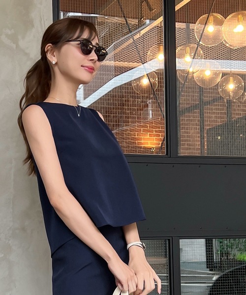 KOBE LETTUCE（コウベレタス）の「[ 岡部あゆみさんコラボ ]選べる2タイプノースリーブ＆ショートスリーブトップス（シャツ/ブラウス・レディース・オフホワイト/ブラック系/グリーン/ピンク系/グリーン系/ブラック/ホワイト系/ライトピンク/ネイビー系1/ブルー系1/ブルー系/ネイビー系・A/B）」の8枚目の写真