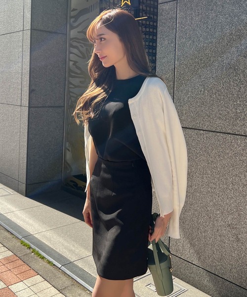 KOBE LETTUCE（コウベレタス）の「[ 岡部あゆみさんコラボ ]選べる2タイプノースリーブ＆ショートスリーブトップス（シャツ/ブラウス・レディース・オフホワイト/ブラック系/グリーン/ピンク系/グリーン系/ブラック/ホワイト系/ライトピンク/ネイビー系1/ブルー系1/ブルー系/ネイビー系・A/B）」の21枚目の写真