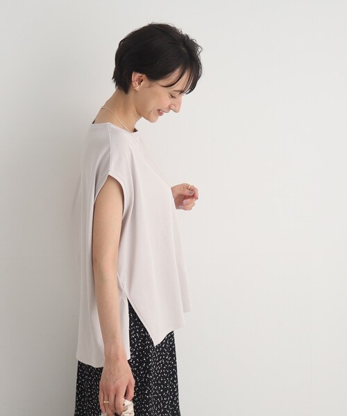 SHOO・LA・RUE（シューラルー）の「◆【接触冷感】深めスリットが大人ヘルシー フレンチスリーブTシャツ（Tシャツ/カットソー・レディース・レッド系1/ブルー/ライトグレー/ブラック・00）」の9枚目の写真