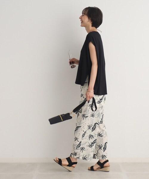 SHOO・LA・RUE（シューラルー）の「◆【接触冷感】深めスリットが大人ヘルシー フレンチスリーブTシャツ（Tシャツ/カットソー・レディース・レッド系1/ブルー/ライトグレー/ブラック・00）」の12枚目の写真