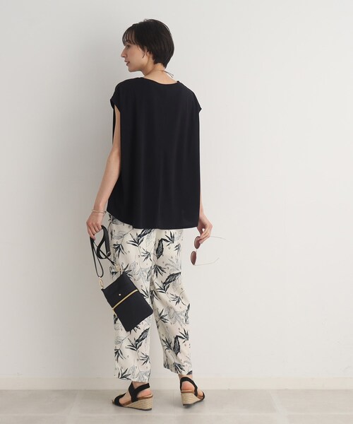 SHOO・LA・RUE（シューラルー）の「◆【接触冷感】深めスリットが大人ヘルシー フレンチスリーブTシャツ（Tシャツ/カットソー・レディース・レッド系1/ブルー/ライトグレー/ブラック・00）」の13枚目の写真