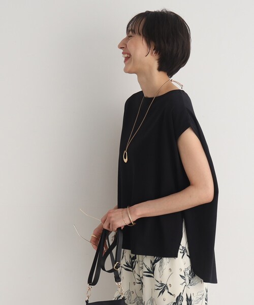 SHOO・LA・RUE（シューラルー）の「◆【接触冷感】深めスリットが大人ヘルシー フレンチスリーブTシャツ（Tシャツ/カットソー・レディース・レッド系1/ブルー/ライトグレー/ブラック・00）」の15枚目の写真