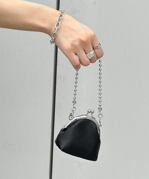 LVEU.（ラブユ.）の「【LVEU.】がま口チェーンショルダーミニバッグ / バッグ 鞄 BAG ミニ ポーチ がま口 チェーン ボールチェーン 2way ショルダー 合皮  ブラック シルバー（ショルダーバッグ・レディース・ブラック/シルバー・FREE）」の7枚目の写真