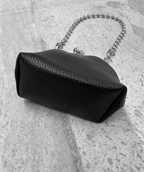 LVEU.（ラブユ.）の「【LVEU.】がま口チェーンショルダーミニバッグ / バッグ 鞄 BAG ミニ ポーチ がま口 チェーン ボールチェーン 2way ショルダー 合皮  ブラック シルバー（ショルダーバッグ・レディース・ブラック/シルバー・FREE）」の6枚目の写真