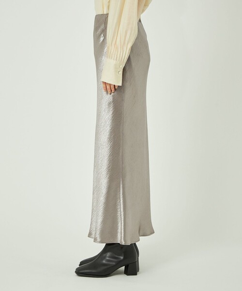 green label relaxing（グリーンレーベルリラクシング）の「グロッシー サテン ナロー スカート -帯電防止-（スカート・レディース・モカ/ブラック/オフホワイト・36/38）」の6枚目の写真