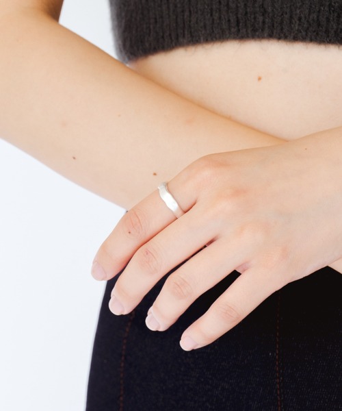 whim(ウィム)の「Distorted Mat Ring(リング・レディース・シルバー/ゴールド・FREE)」の2枚目の写真